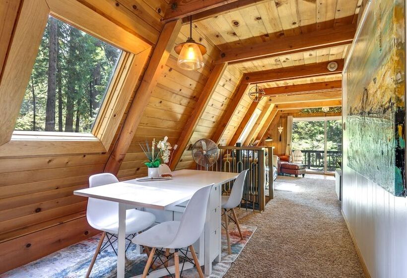 Decks, Grills + Fire Pit: Camp Connell Hideaway!