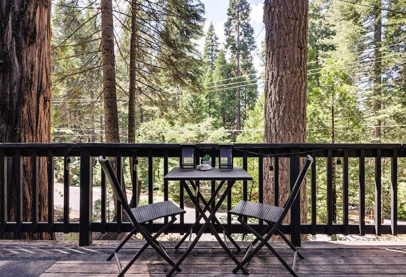 Decks, Grills + Fire Pit: Camp Connell Hideaway!