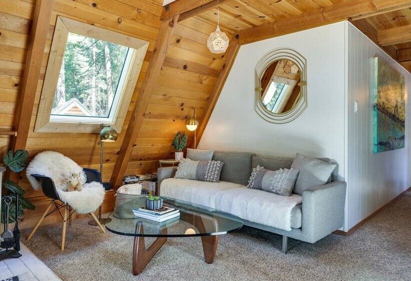 Decks, Grills + Fire Pit: Camp Connell Hideaway!