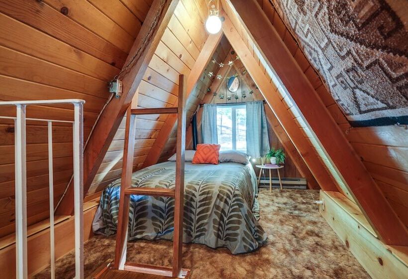 Decks, Grills + Fire Pit: Camp Connell Hideaway!