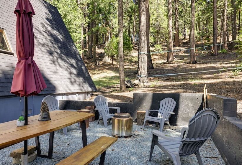Decks, Grills + Fire Pit: Camp Connell Hideaway!