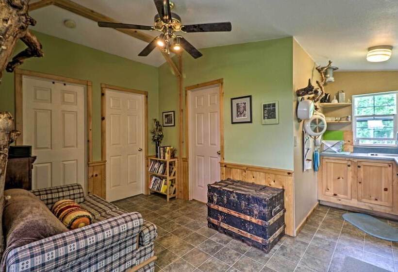 Duck Lake Cabin Rental Near Glacier National Park!