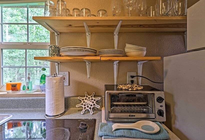 Duck Lake Cabin Rental Near Glacier National Park!