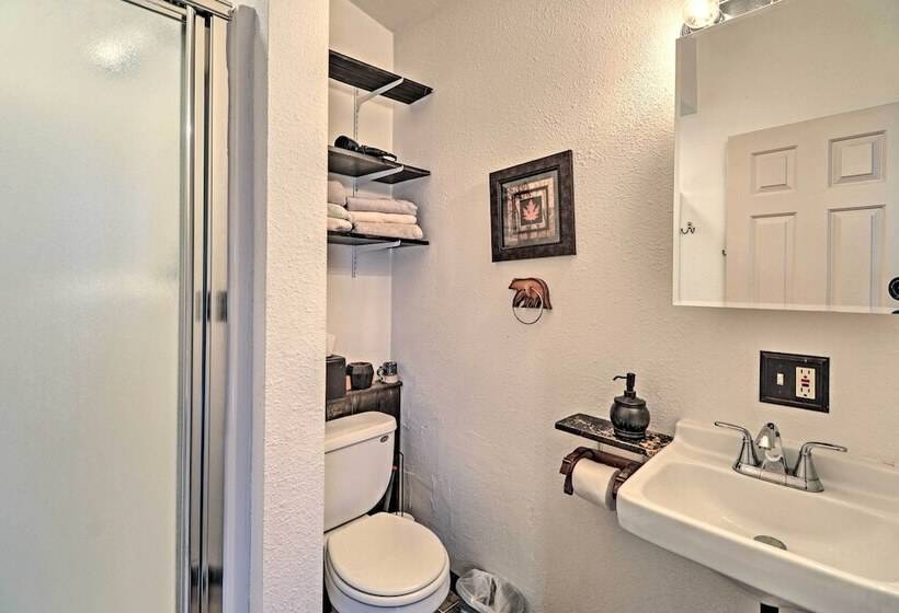 Duck Lake Cabin Rental Near Glacier National Park!