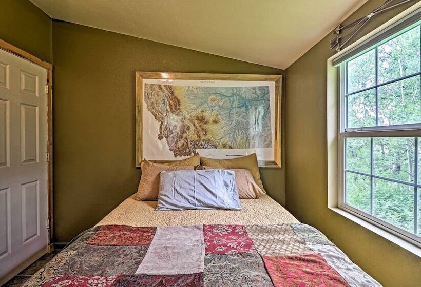 Duck Lake Cabin Rental Near Glacier National Park!