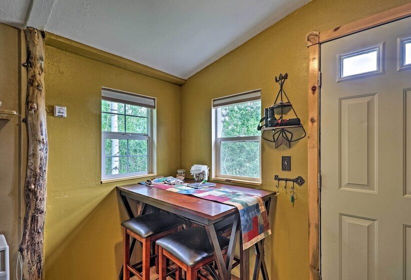 Duck Lake Cabin Rental Near Glacier National Park!