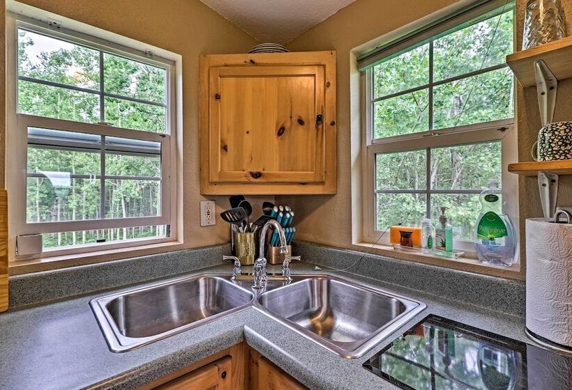 Duck Lake Cabin Rental Near Glacier National Park!