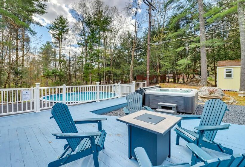 East Stroudsburg House W/ Hot Tub + Pool!