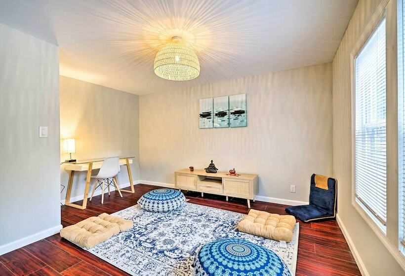 East Stroudsburg House W/ Hot Tub + Pool!