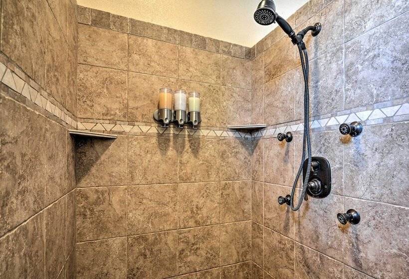 Elegant Kanab Home: Mtn Views & Hiking Trail!