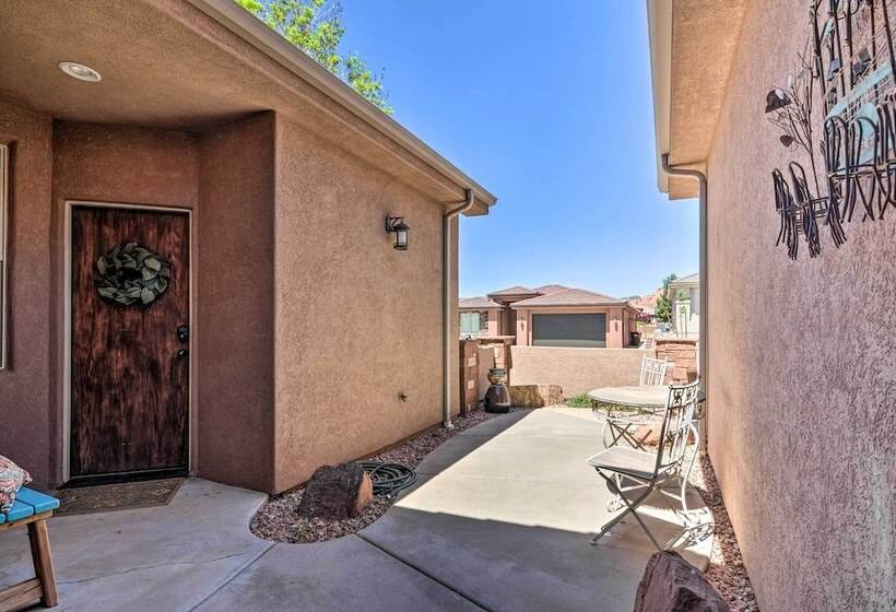 Elegant Kanab Home: Mtn Views & Hiking Trail!