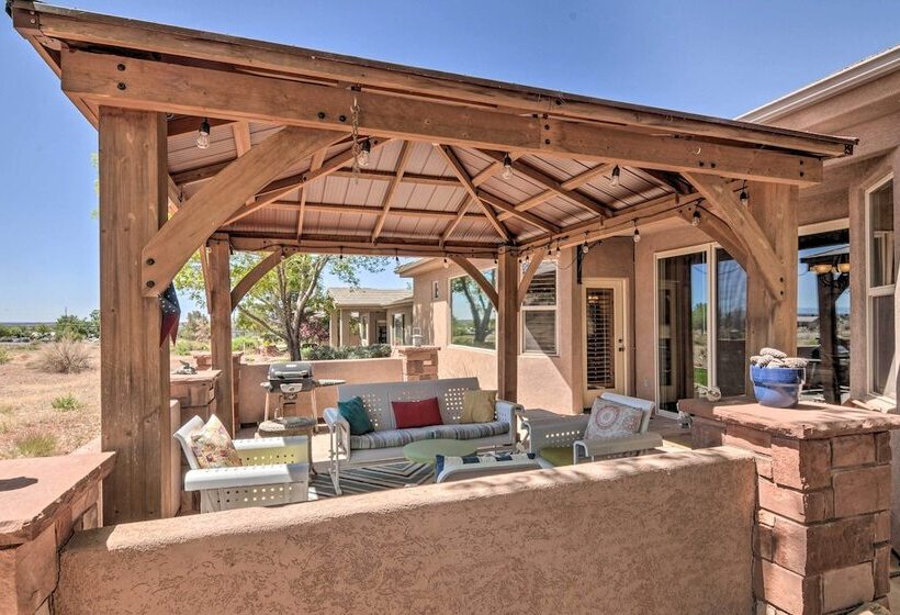 Elegant Kanab Home: Mtn Views & Hiking Trail!