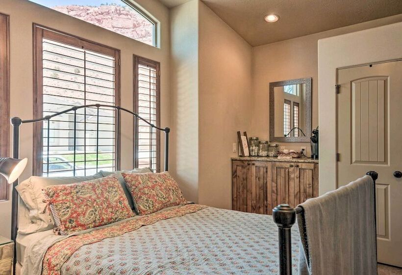 Elegant Kanab Home: Mtn Views & Hiking Trail!