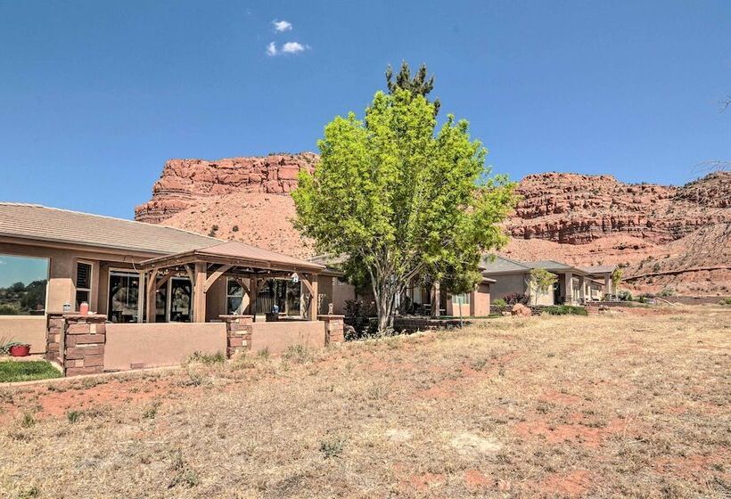 Elegant Kanab Home: Mtn Views & Hiking Trail!