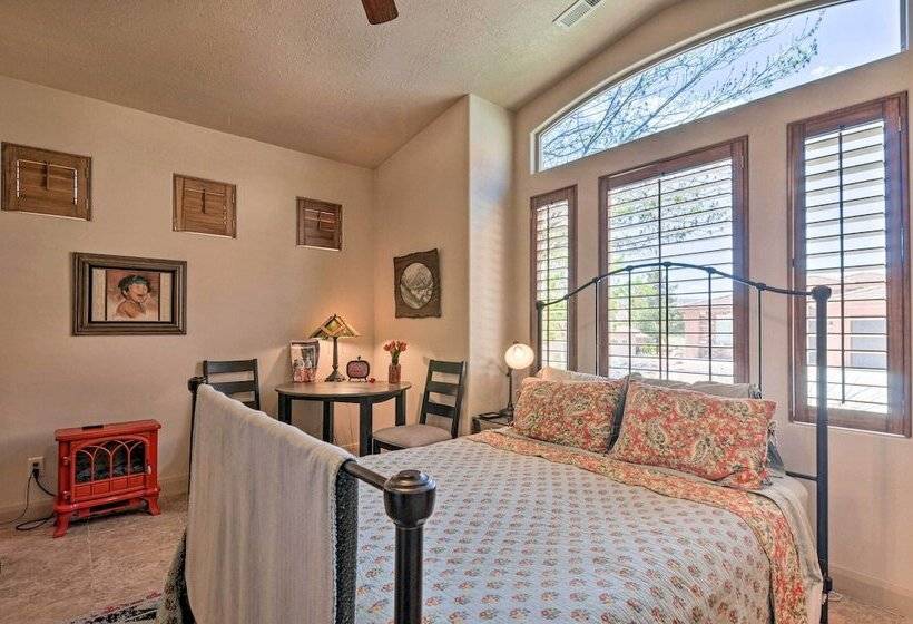 Elegant Kanab Home: Mtn Views & Hiking Trail!