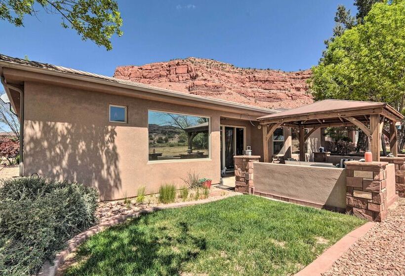 Elegant Kanab Home: Mtn Views & Hiking Trail!