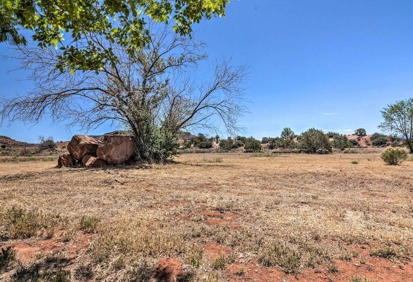 Elegant Kanab Home: Mtn Views & Hiking Trail!