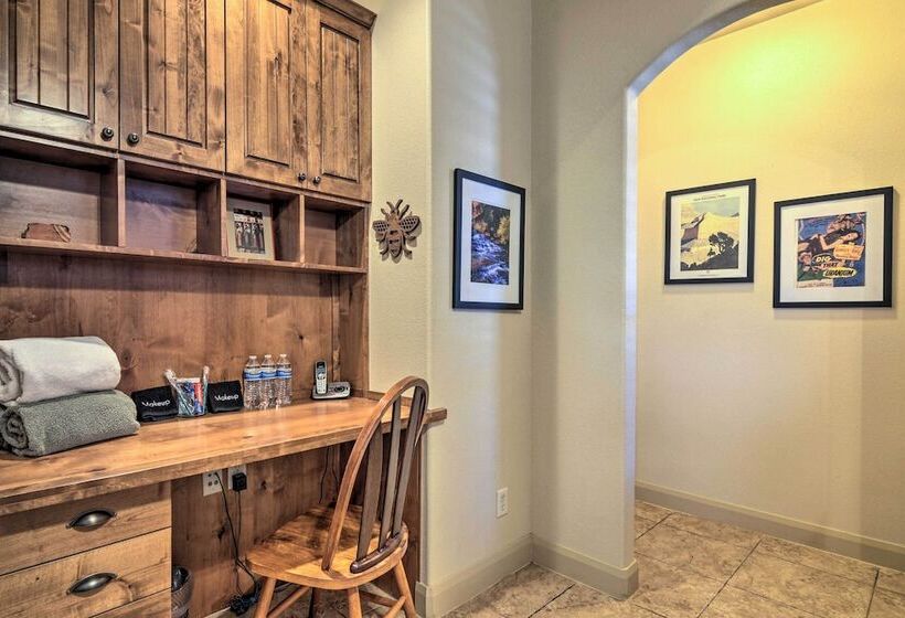 Elegant Kanab Home: Mtn Views & Hiking Trail!