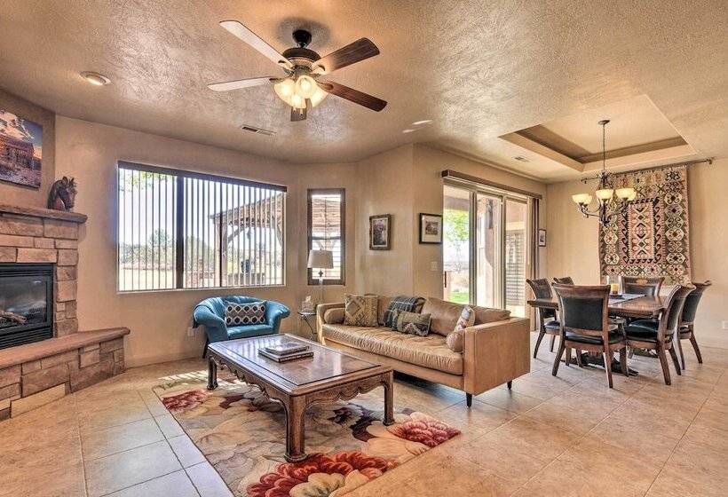 Elegant Kanab Home: Mtn Views & Hiking Trail!