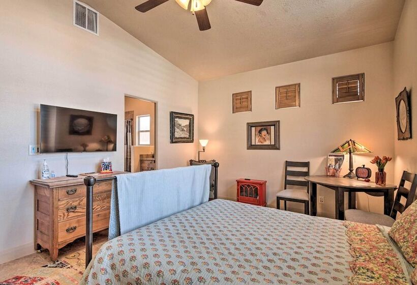 Elegant Kanab Home: Mtn Views & Hiking Trail!