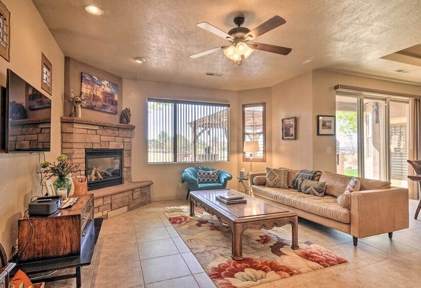 Elegant Kanab Home: Mtn Views & Hiking Trail!