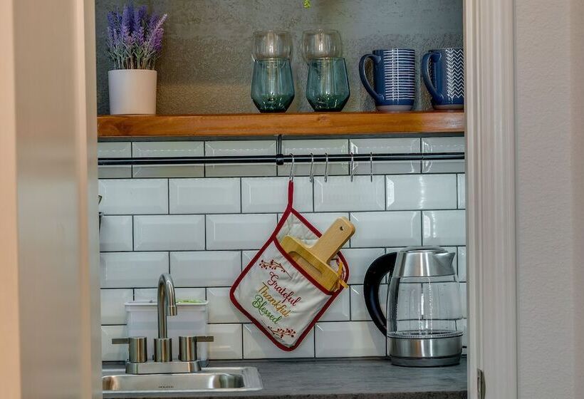 Elk Grove Studio W/ Private Patio: Walk To Casino!