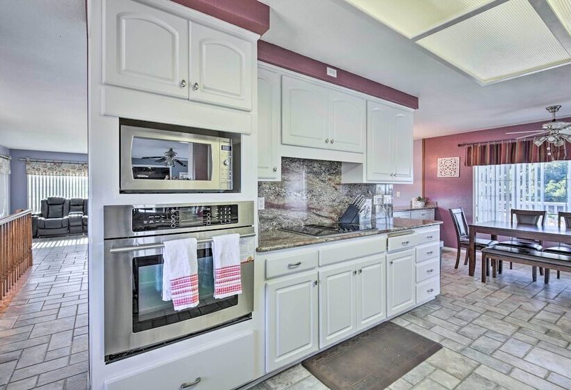 Escondido Hilltop Home W/ Deck & Views!