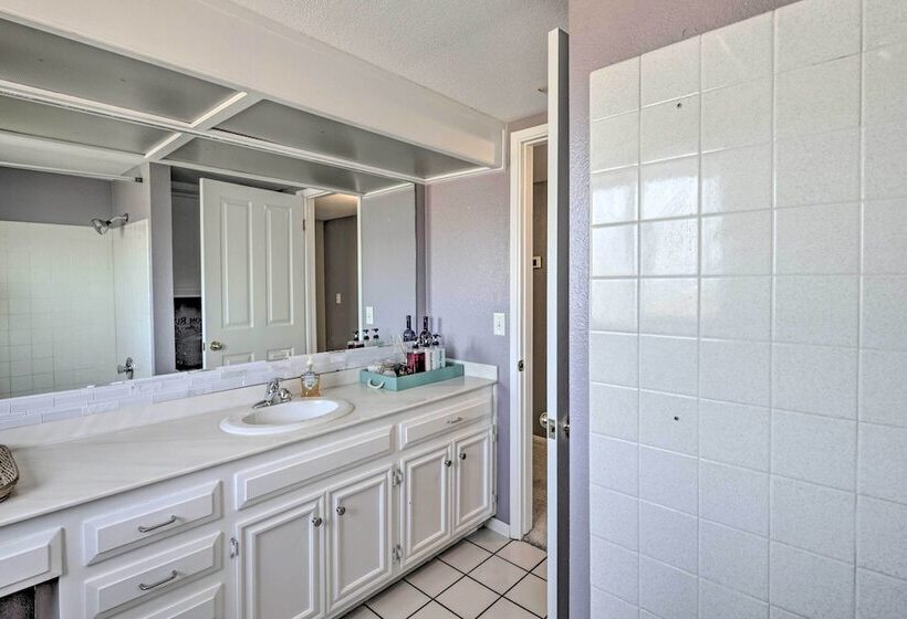 Escondido Hilltop Home W/ Deck & Views!