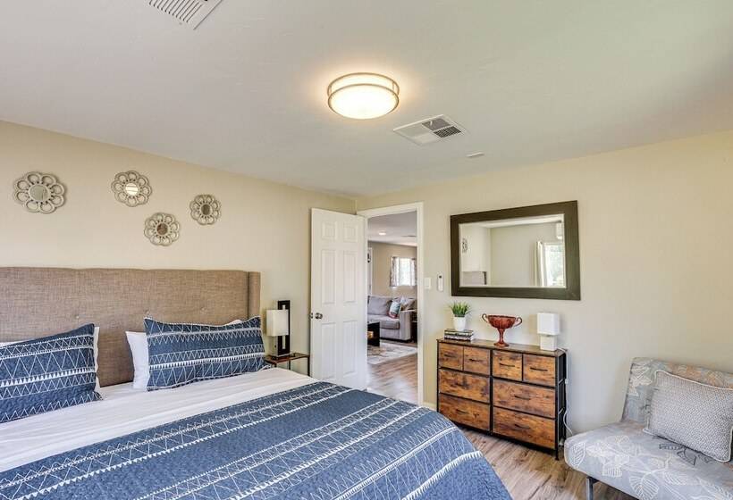 Escondido Vineyard Estate: Walk To Wineries!