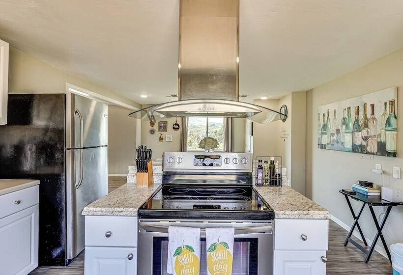 Escondido Vineyard Estate: Walk To Wineries!