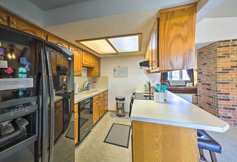 Family Friendly Broken Arrow Retreat W/ Yard!