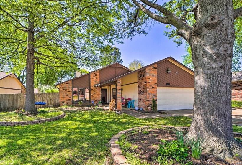 Family Friendly Broken Arrow Retreat W/ Yard!