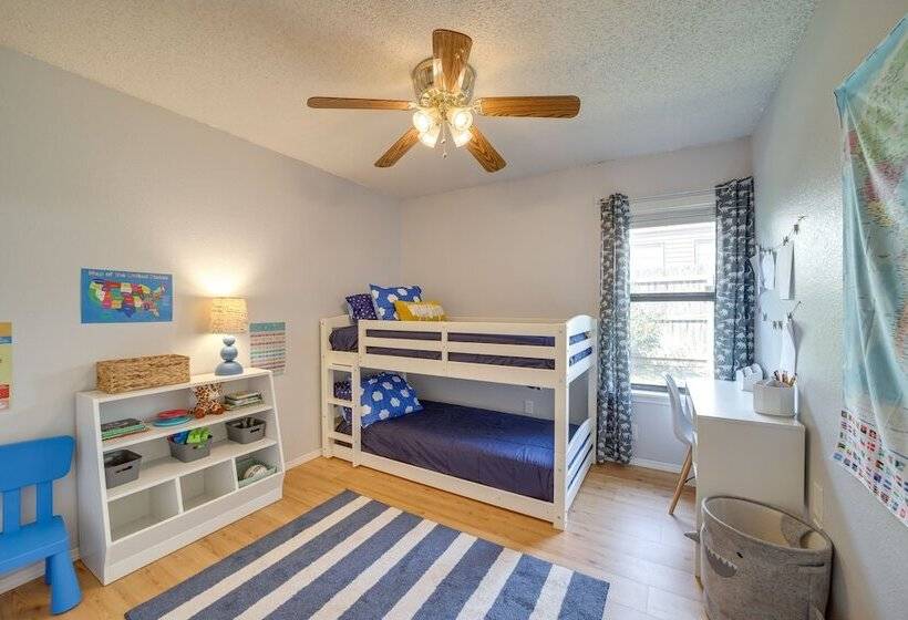 Family Friendly Broken Arrow Retreat W/ Yard!