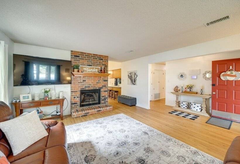 Family Friendly Broken Arrow Retreat W/ Yard!