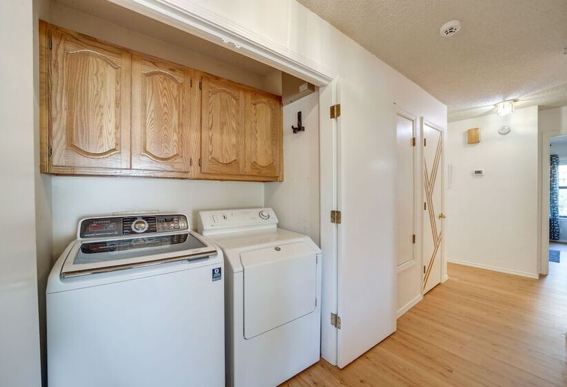 Family Friendly Broken Arrow Retreat W/ Yard!