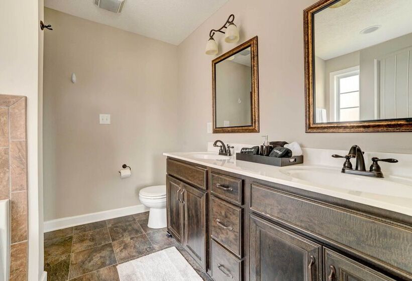 Family Friendly Clarksville Vacation Rental!