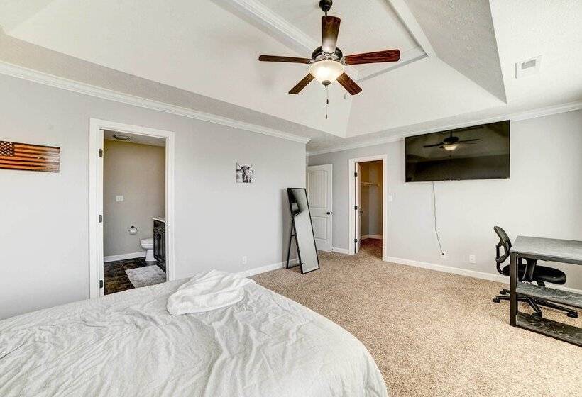 Family Friendly Clarksville Vacation Rental!