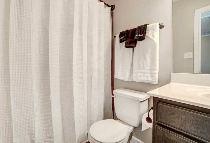 Family Friendly Clarksville Vacation Rental!