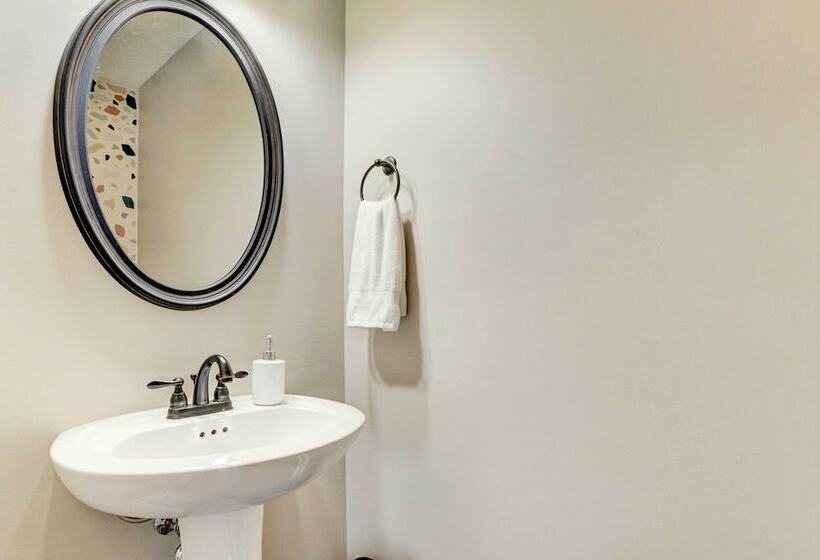 Family Friendly Clarksville Vacation Rental!