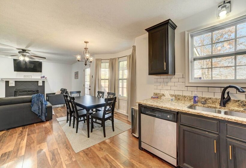 Family Friendly Clarksville Vacation Rental!