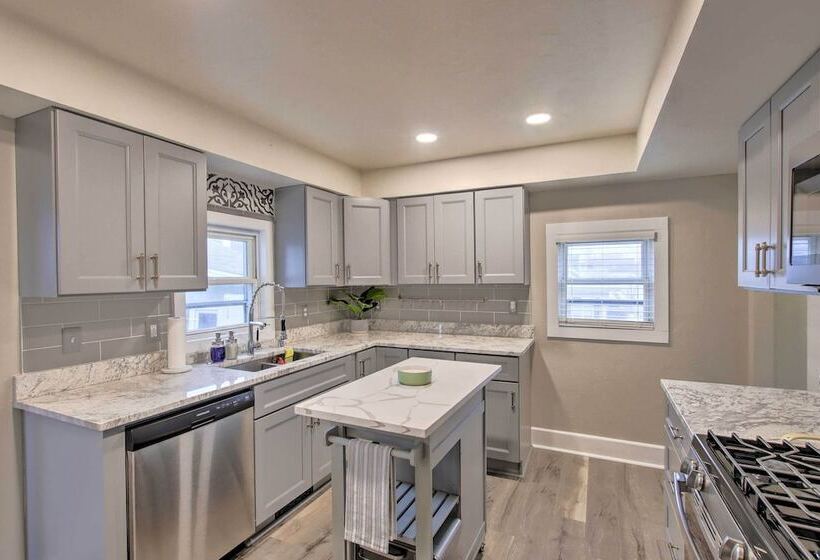 Family Friendly House: Walk To Lake Michigan!