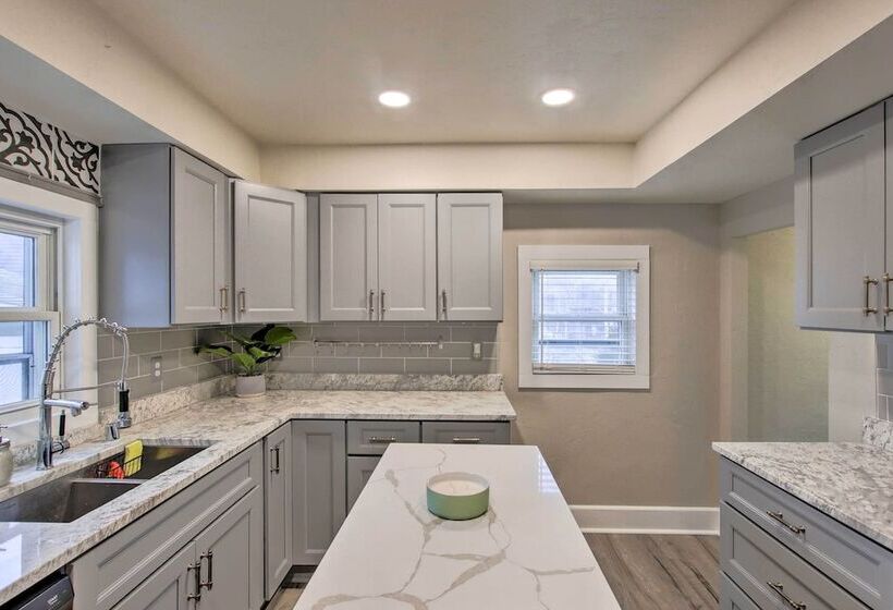 Family Friendly House: Walk To Lake Michigan!