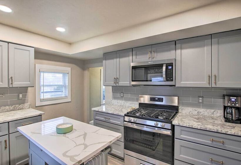 Family Friendly House: Walk To Lake Michigan!