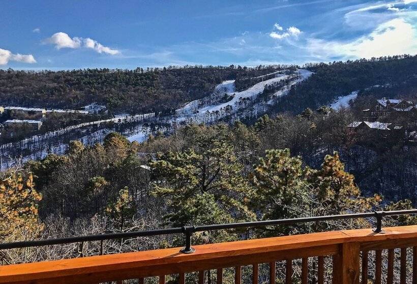 Family Friendly Massanutten Home W/ Slope Views!