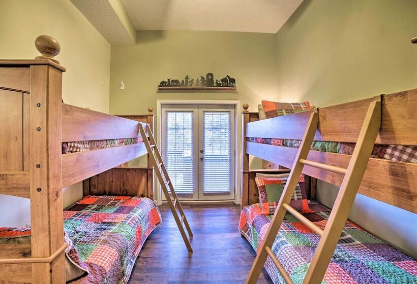 Family Friendly Massanutten Home W/ Slope Views!