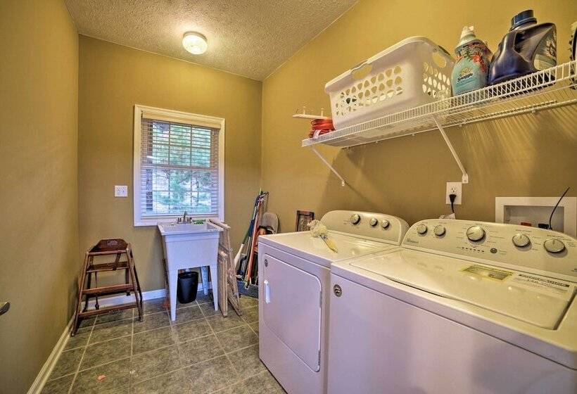 Family Friendly Massanutten Home W/ Slope Views!