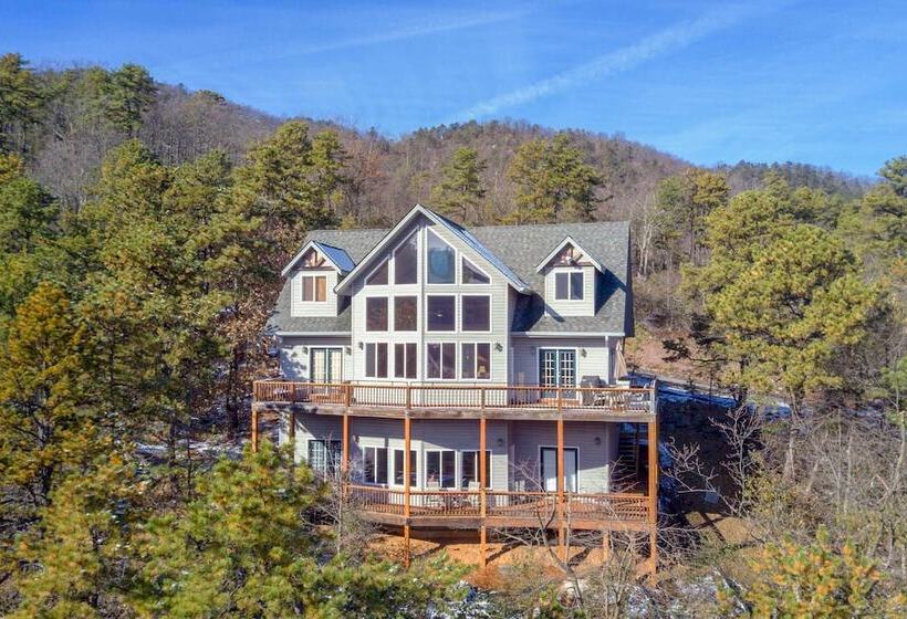 Family Friendly Massanutten Home W/ Slope Views!