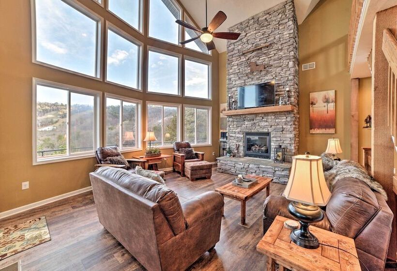 Family Friendly Massanutten Home W/ Slope Views!