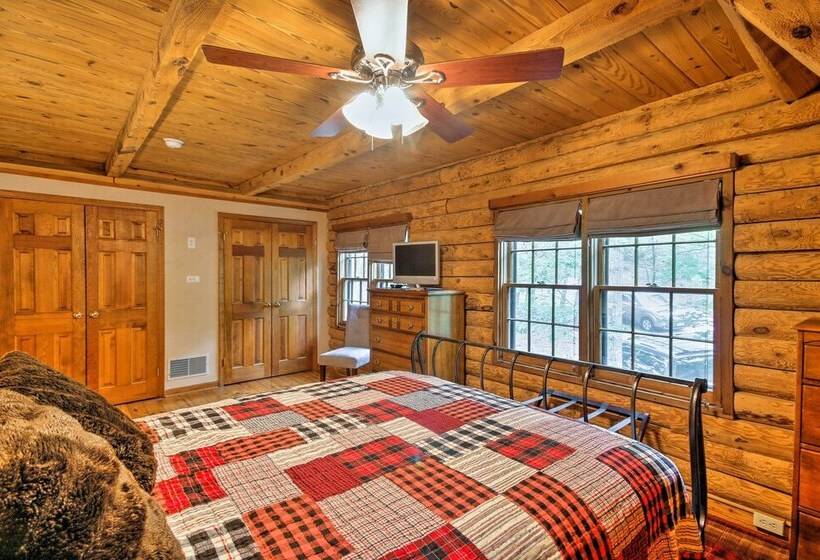 Family Friendly Massanutten Log Home W/ Views!