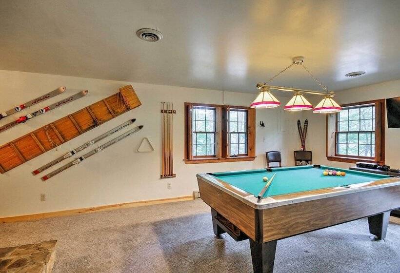 Family Friendly Massanutten Log Home W/ Views!